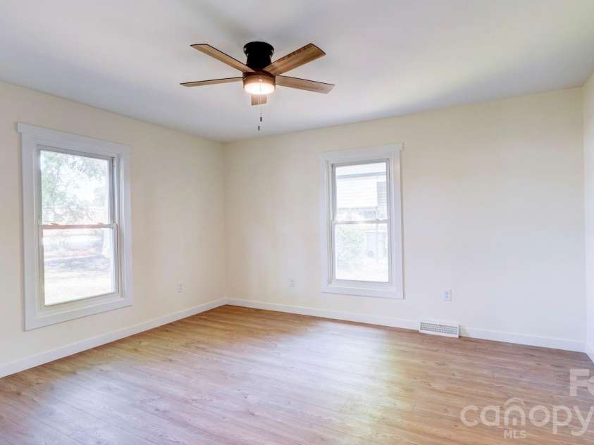 1900 Linda Avenue, Kannapolis, NC 28083.  MLS# CAR4369376, YatesRealty ID 21760. 