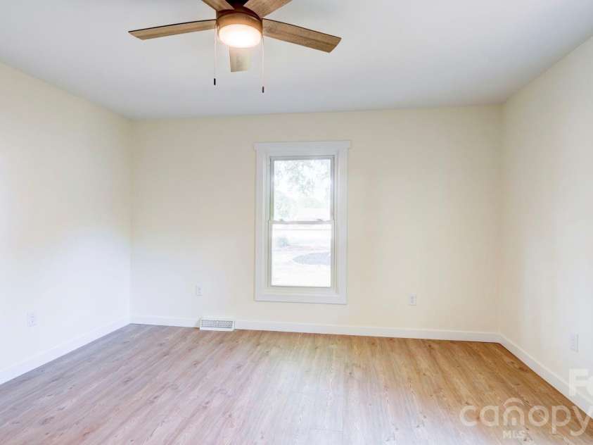1900 Linda Avenue, Kannapolis, NC 28083.  MLS# CAR4369376, YatesRealty ID 21760. 
