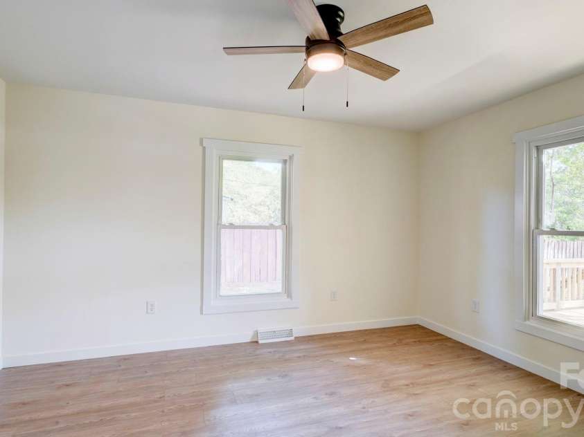 1900 Linda Avenue, Kannapolis, NC 28083.  MLS# CAR4369376, YatesRealty ID 21760. 
