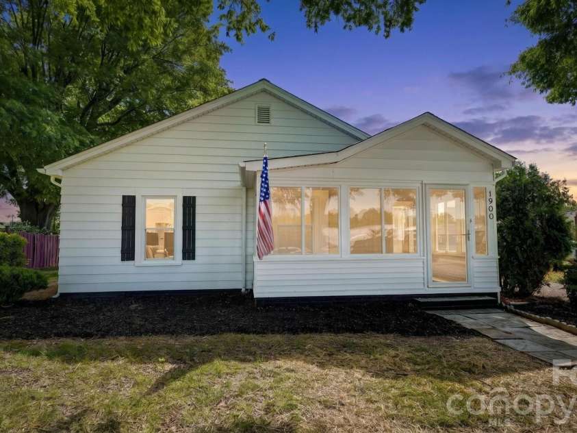 1900 Linda Avenue, Kannapolis, NC 28083.  MLS# CAR4369376, YatesRealty ID 21760. 