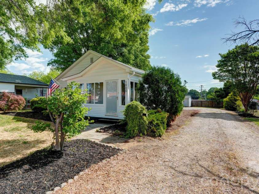 1900 Linda Avenue, Kannapolis, NC 28083.  MLS# CAR4369376, YatesRealty ID 21760. 