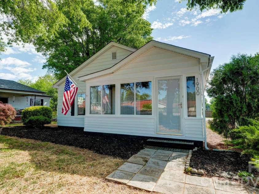 1900 Linda Avenue, Kannapolis, NC 28083.  MLS# CAR4369376, YatesRealty ID 21760. 