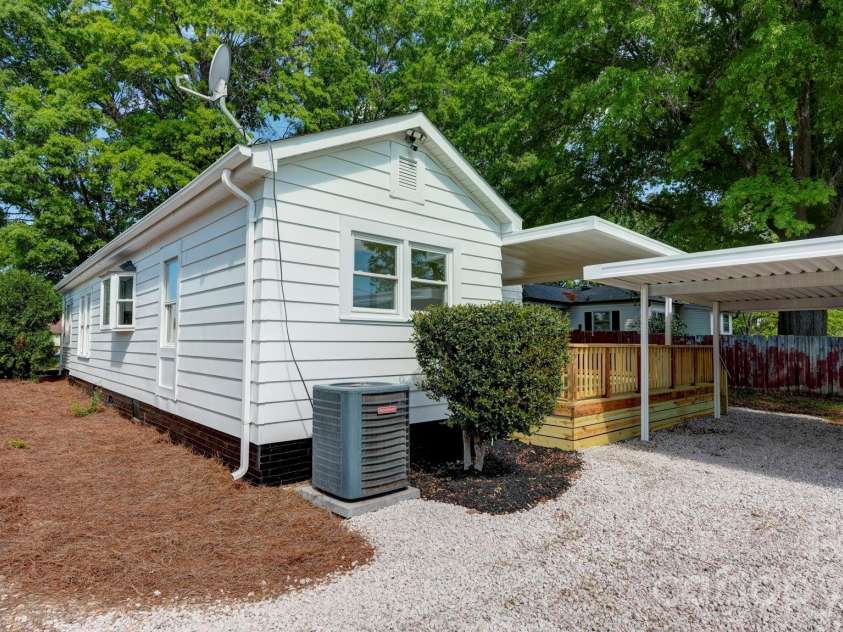 1900 Linda Avenue, Kannapolis, NC 28083.  MLS# CAR4369376, YatesRealty ID 21760. 