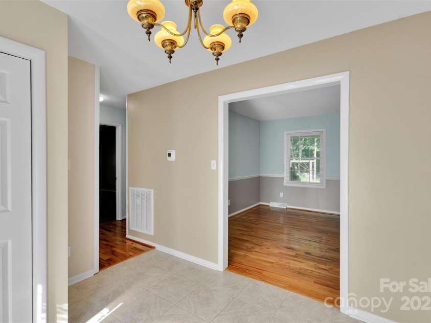 2326 Horseshoe Bend Road, Hickory, NC 28601.  MLS# CAR4266807, YatesRealty ID 21761. 