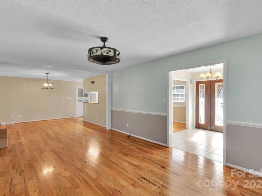 2326 Horseshoe Bend Road, Hickory, NC 28601.  MLS# CAR4266807, YatesRealty ID 21761. 