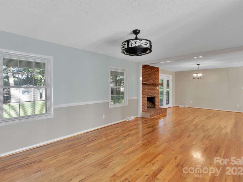 2326 Horseshoe Bend Road, Hickory, NC 28601.  MLS# CAR4266807, YatesRealty ID 21761. 