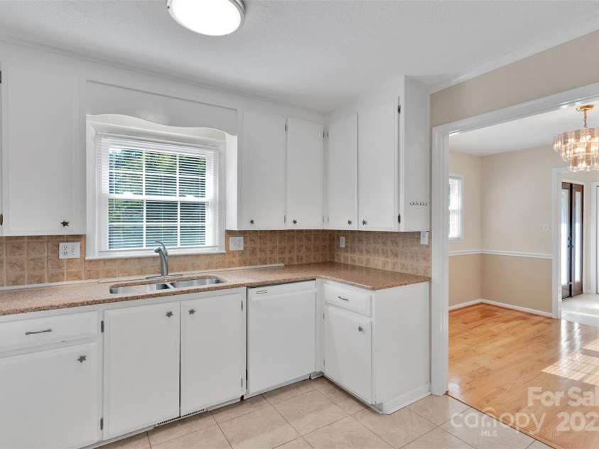 2326 Horseshoe Bend Road, Hickory, NC 28601.  MLS# CAR4266807, YatesRealty ID 21761. 
