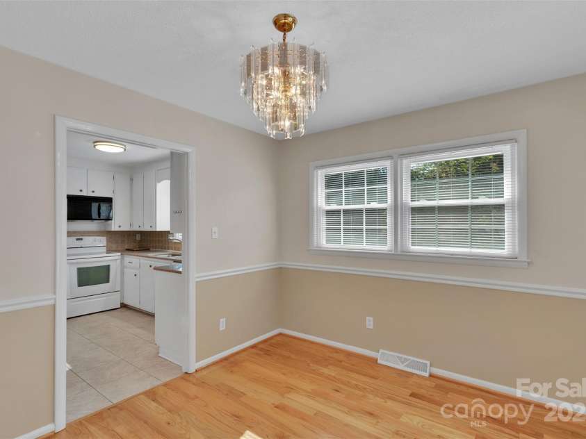 2326 Horseshoe Bend Road, Hickory, NC 28601.  MLS# CAR4266807, YatesRealty ID 21761. 