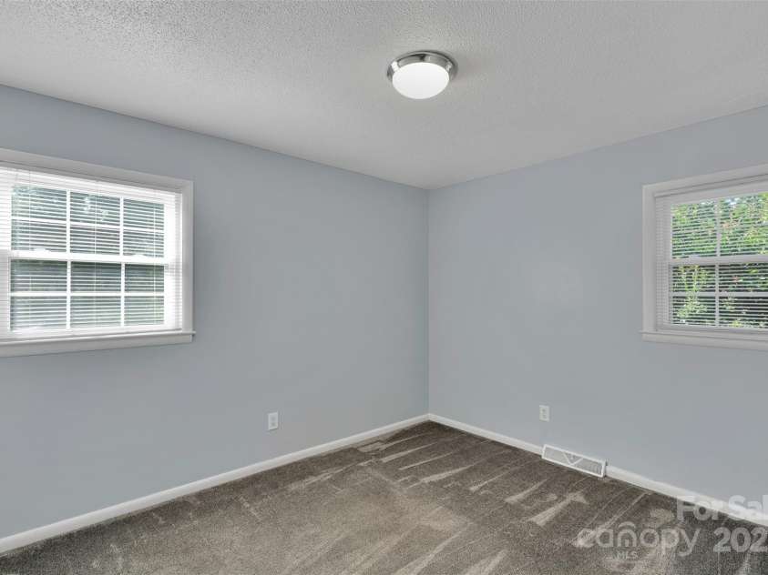 2326 Horseshoe Bend Road, Hickory, NC 28601.  MLS# CAR4266807, YatesRealty ID 21761. 