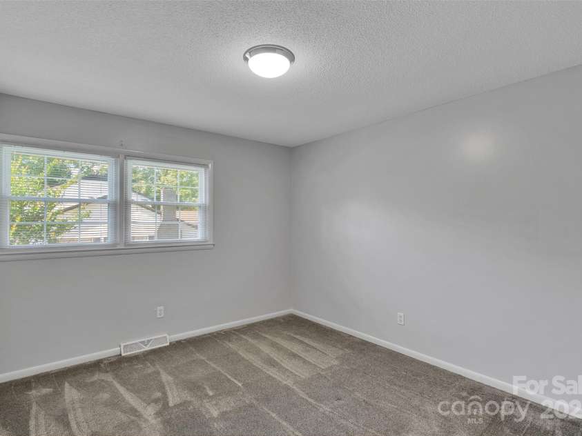 2326 Horseshoe Bend Road, Hickory, NC 28601.  MLS# CAR4266807, YatesRealty ID 21761. 