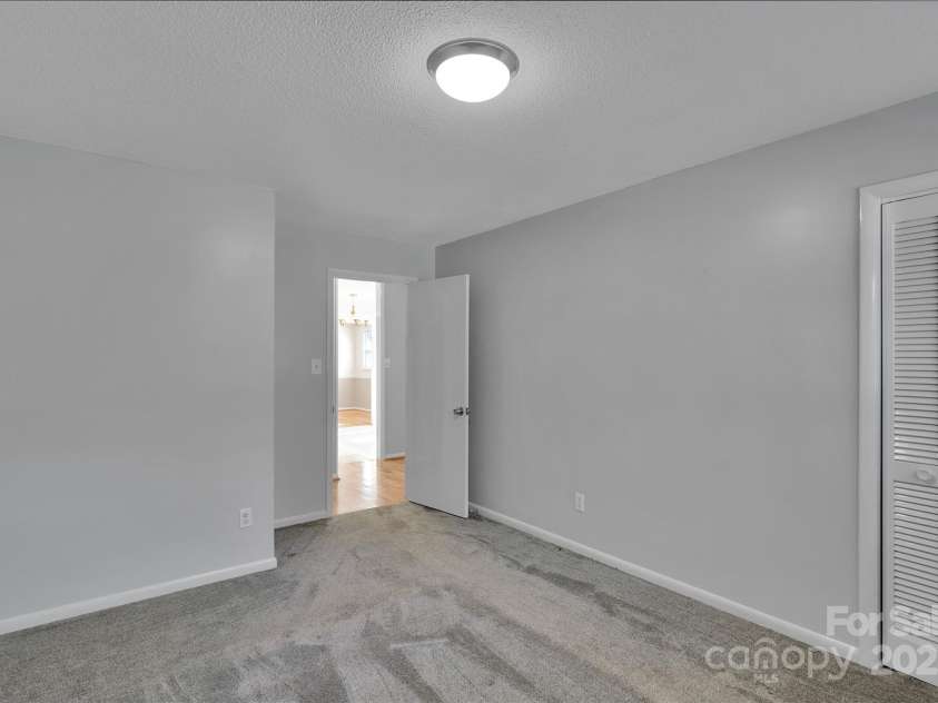 2326 Horseshoe Bend Road, Hickory, NC 28601.  MLS# CAR4266807, YatesRealty ID 21761. 
