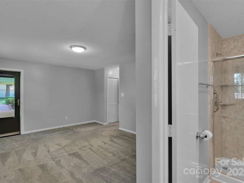 2326 Horseshoe Bend Road, Hickory, NC 28601.  MLS# CAR4266807, YatesRealty ID 21761. 