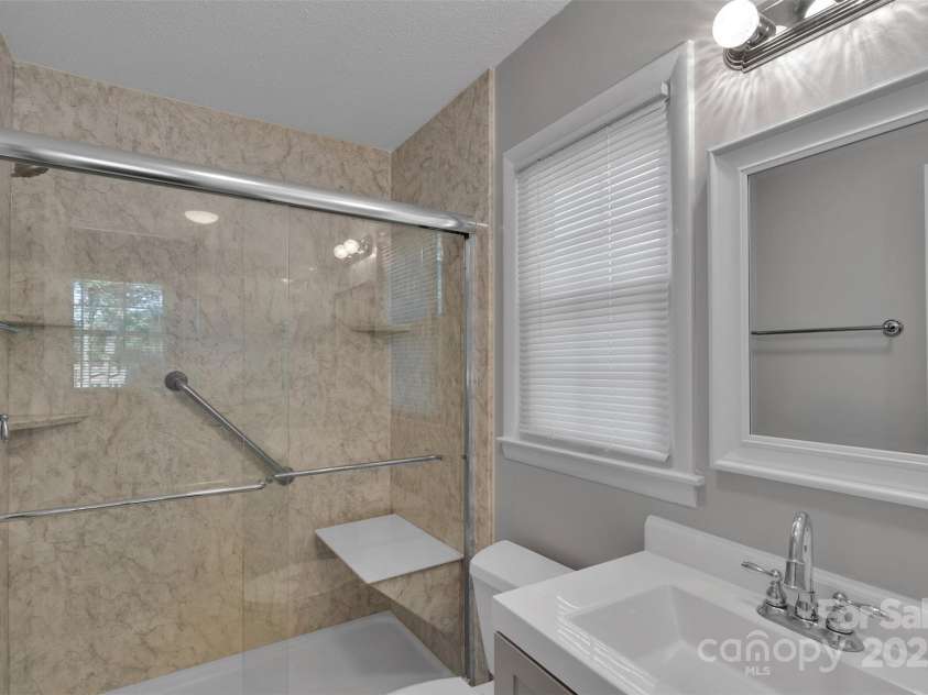 2326 Horseshoe Bend Road, Hickory, NC 28601.  MLS# CAR4266807, YatesRealty ID 21761. 