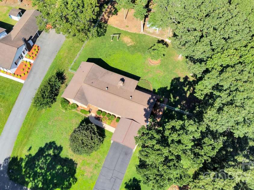 2326 Horseshoe Bend Road, Hickory, NC 28601.  MLS# CAR4266807, YatesRealty ID 21761. 