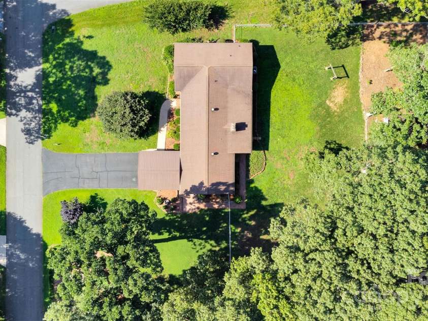 2326 Horseshoe Bend Road, Hickory, NC 28601.  MLS# CAR4266807, YatesRealty ID 21761. 