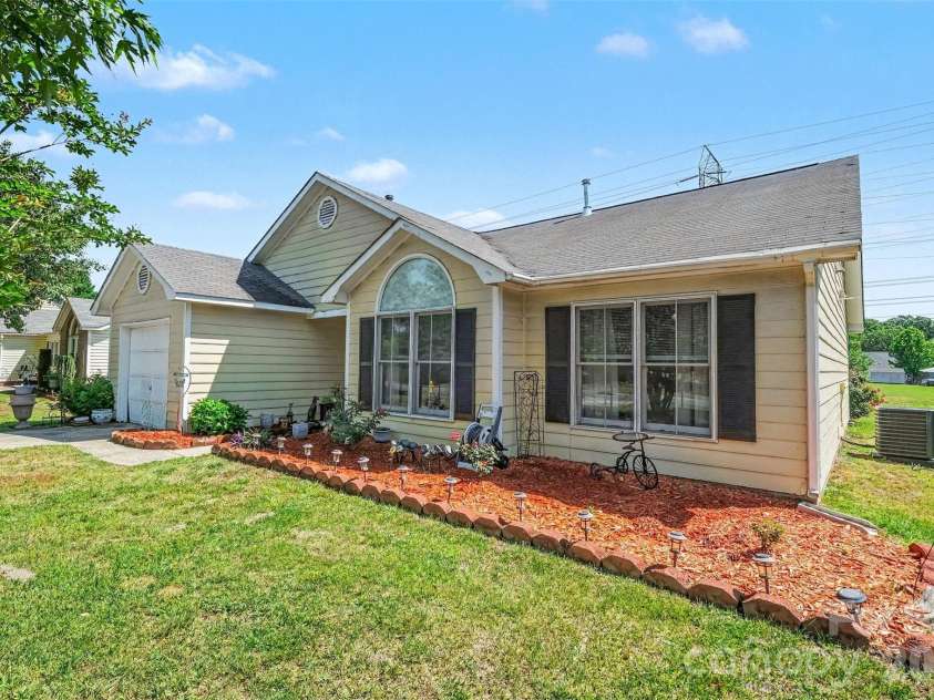 11125 Pinetta Lane, Charlotte, NC 28262.  MLS# CAR4376242, YatesRealty ID 21763. 