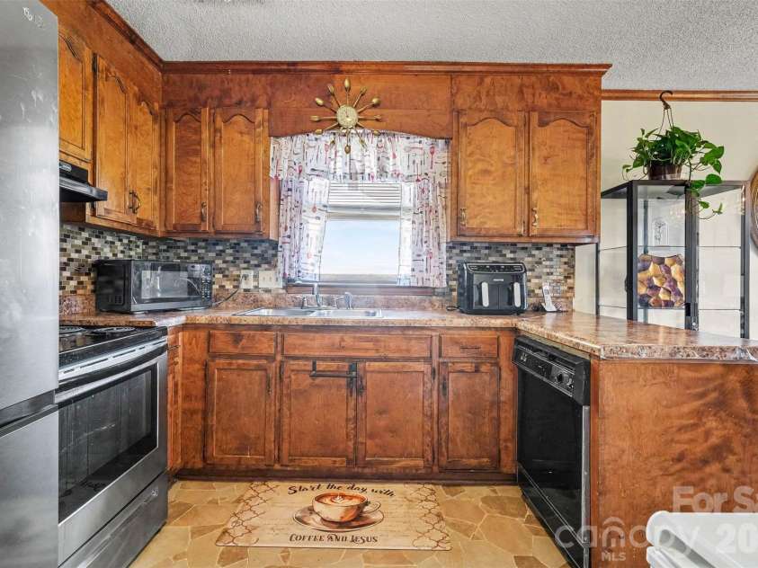 11125 Pinetta Lane, Charlotte, NC 28262.  MLS# CAR4376242, YatesRealty ID 21763. 