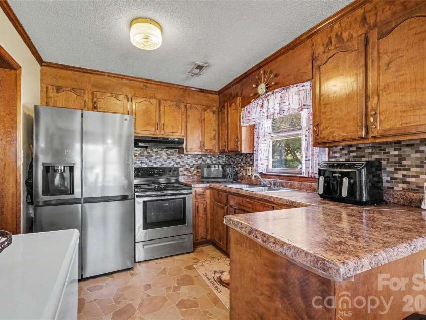 11125 Pinetta Lane, Charlotte, NC 28262.  MLS# CAR4376242, YatesRealty ID 21763. 