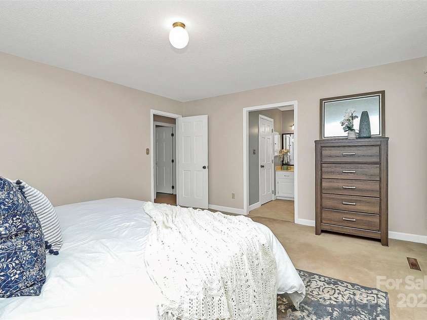 3304 Chilham Place, Charlotte, NC 28226.  MLS# CAR4271693, YatesRealty ID 21763. 