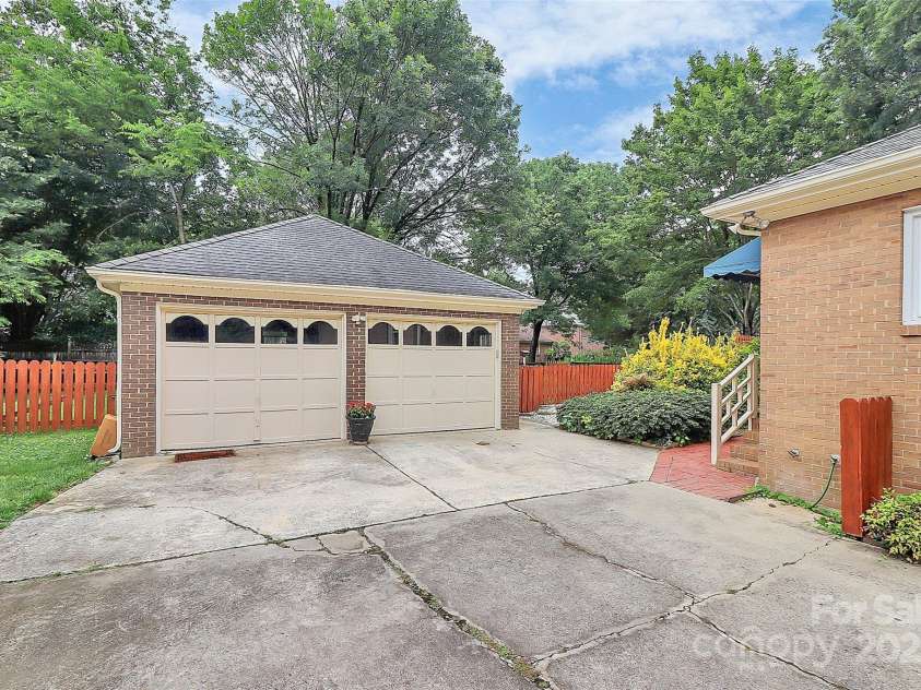3304 Chilham Place, Charlotte, NC 28226.  MLS# CAR4271693, YatesRealty ID 21763. 