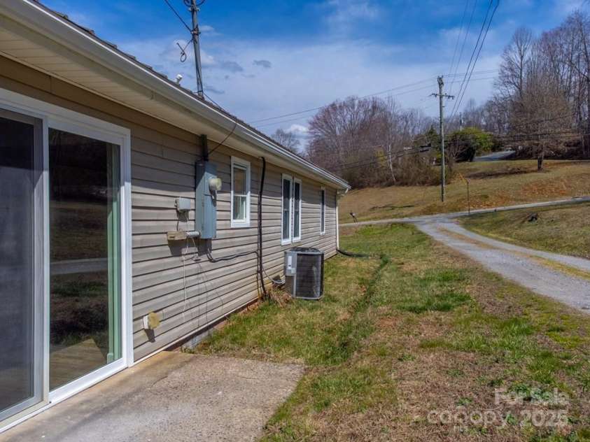 389 Hospital Road, Sylva, NC 28779.  MLS# CAR4235370, YatesRealty ID 21765. 