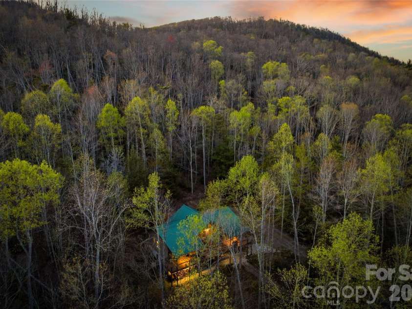 163 Bear Track Lane, Vilas, NC 28692.  MLS# CAR4354106, YatesRealty ID 21766. 