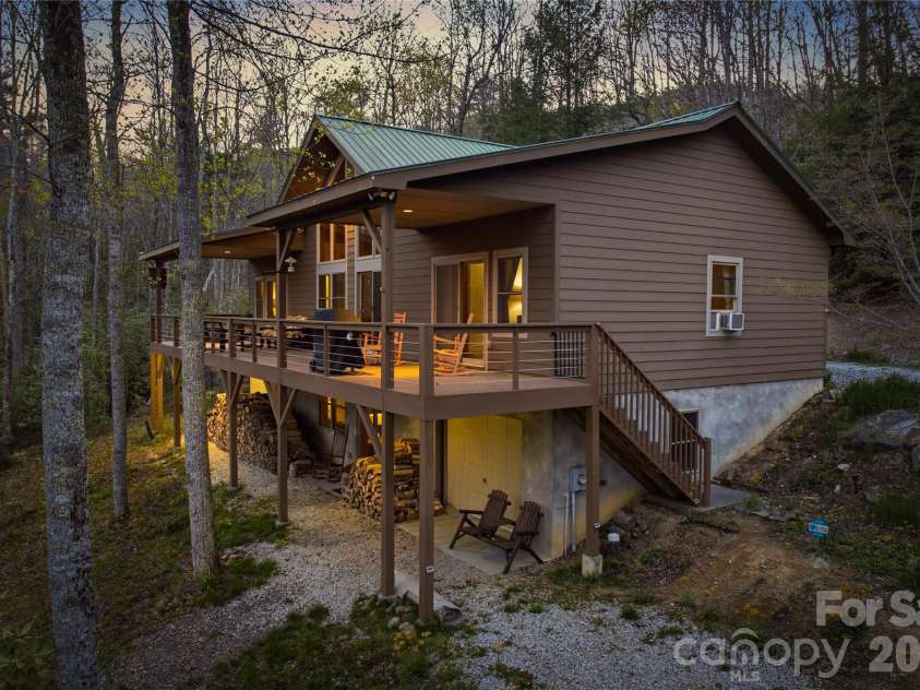 163 Bear Track Lane, Vilas, NC 28692.  MLS# CAR4354106, YatesRealty ID 21766. 