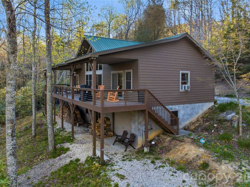 163 Bear Track Lane, Vilas, NC 28692.  MLS# CAR4354106, YatesRealty ID 21766. 