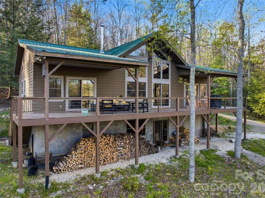163 Bear Track Lane, Vilas, NC 28692.  MLS# CAR4354106, YatesRealty ID 21766. 