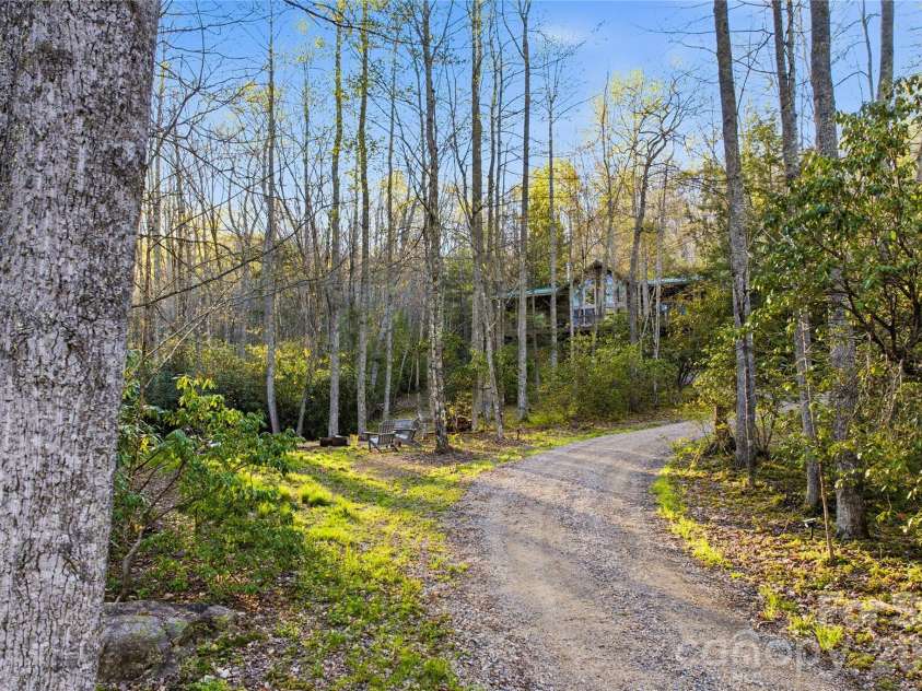163 Bear Track Lane, Vilas, NC 28692.  MLS# CAR4354106, YatesRealty ID 21766. 