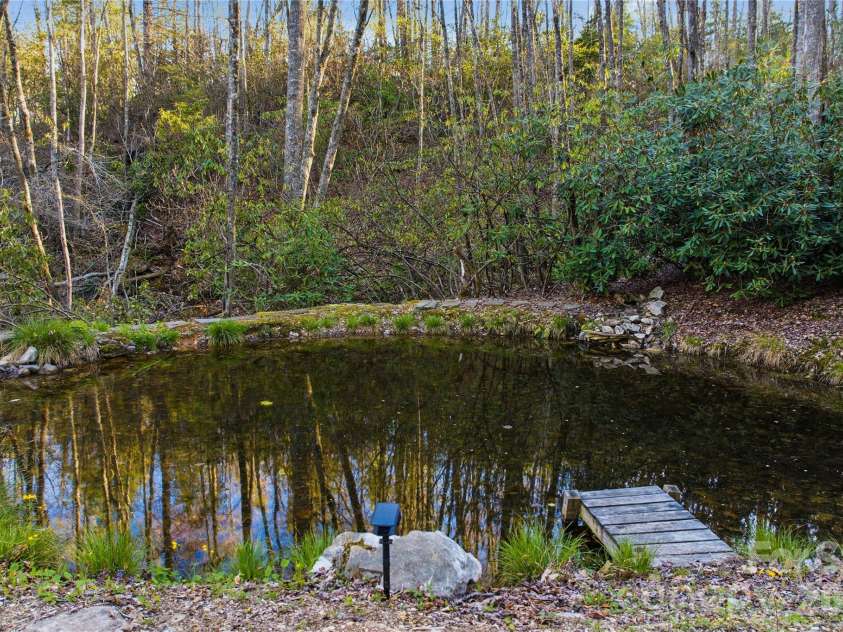 163 Bear Track Lane, Vilas, NC 28692.  MLS# CAR4354106, YatesRealty ID 21766. 