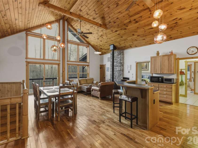 163 Bear Track Lane, Vilas, NC 28692.  MLS# CAR4354106, YatesRealty ID 21766. 