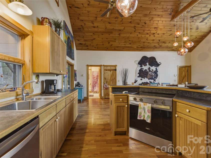 163 Bear Track Lane, Vilas, NC 28692.  MLS# CAR4354106, YatesRealty ID 21766. 