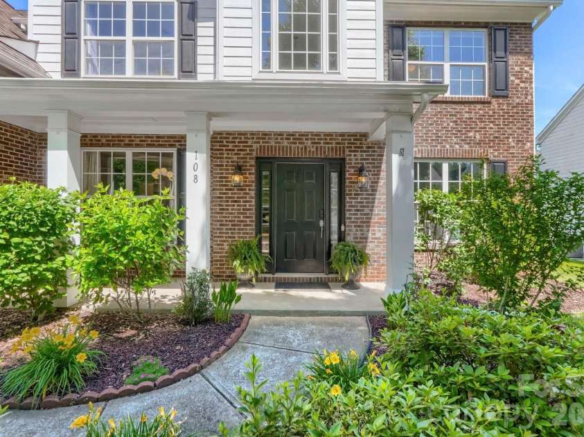108 Runningdeer Drive, Mooresville, NC 28117.  MLS# CAR4377206, YatesRealty ID 21767. 