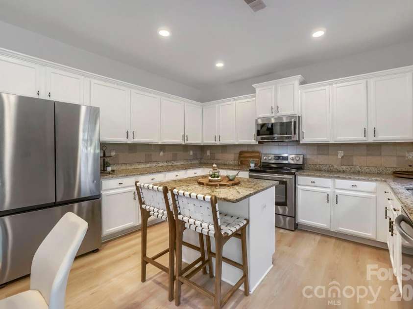 108 Runningdeer Drive, Mooresville, NC 28117.  MLS# CAR4377206, YatesRealty ID 21767. 