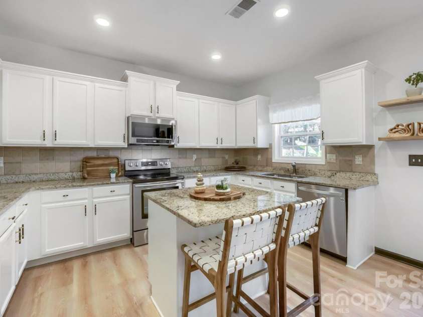 108 Runningdeer Drive, Mooresville, NC 28117.  MLS# CAR4377206, YatesRealty ID 21767. 