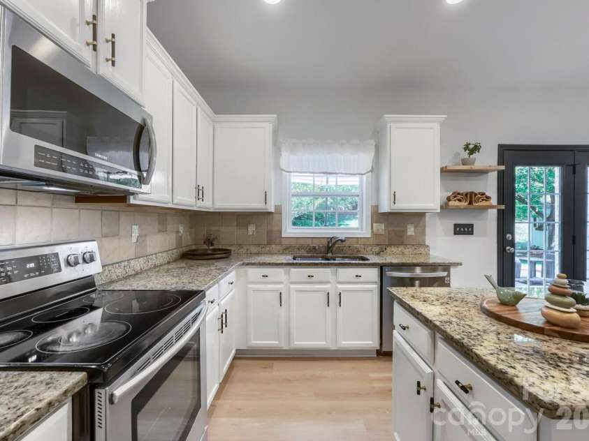 108 Runningdeer Drive, Mooresville, NC 28117.  MLS# CAR4377206, YatesRealty ID 21767. 