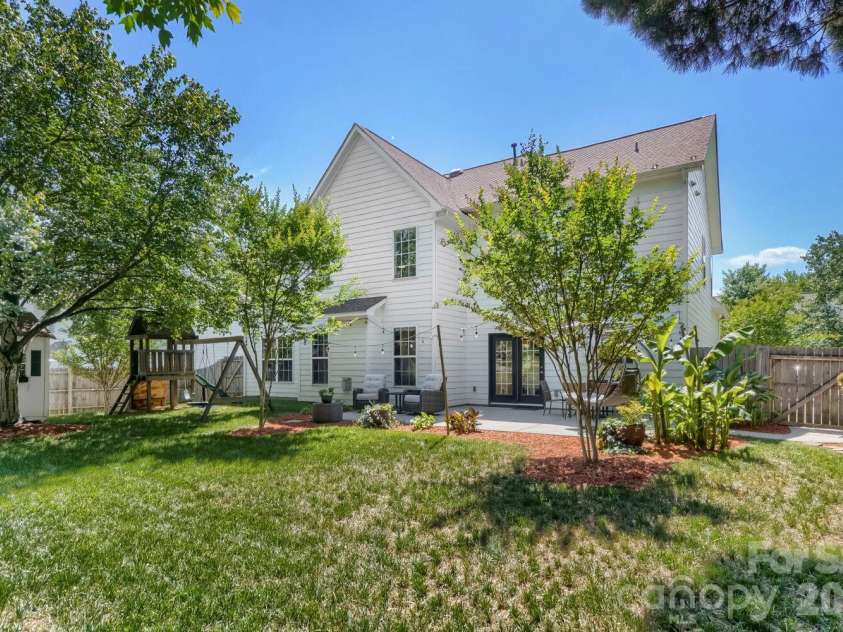 108 Runningdeer Drive, Mooresville, NC 28117.  MLS# CAR4377206, YatesRealty ID 21767. 