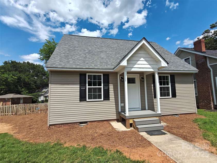 406 4th Street, Spencer, NC 28159.  MLS# CAR4256025, YatesRealty ID 21767. 