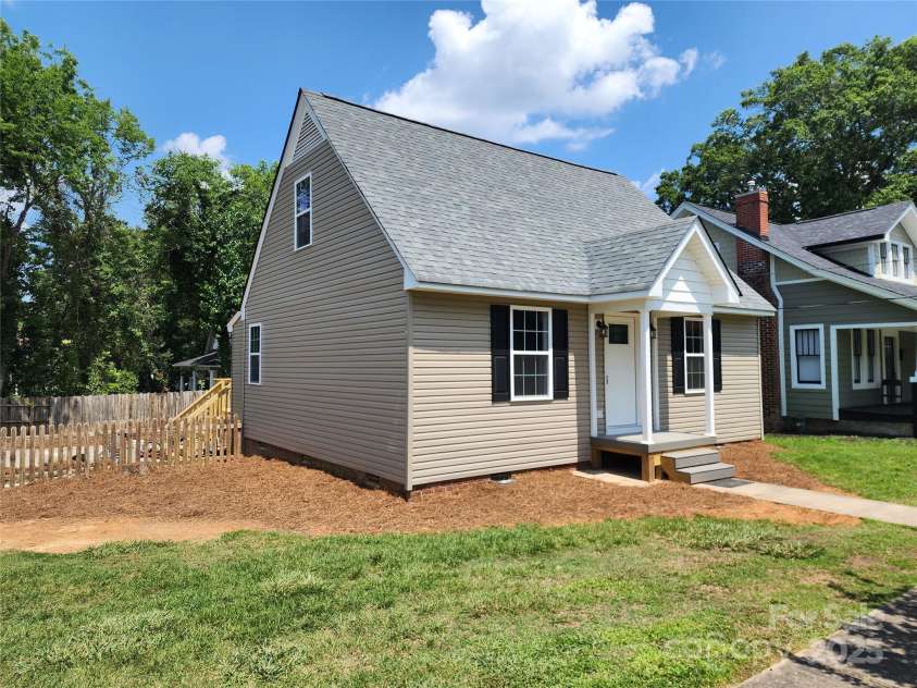 406 4th Street, Spencer, NC 28159.  MLS# CAR4256025, YatesRealty ID 21767. 