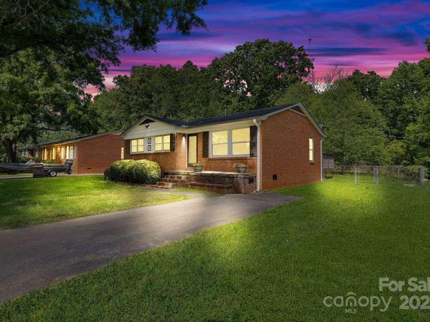 1053 Stoneybrook Lane, Rock Hill, SC 29730.  MLS# CAR4250121, YatesRealty ID 21768. 