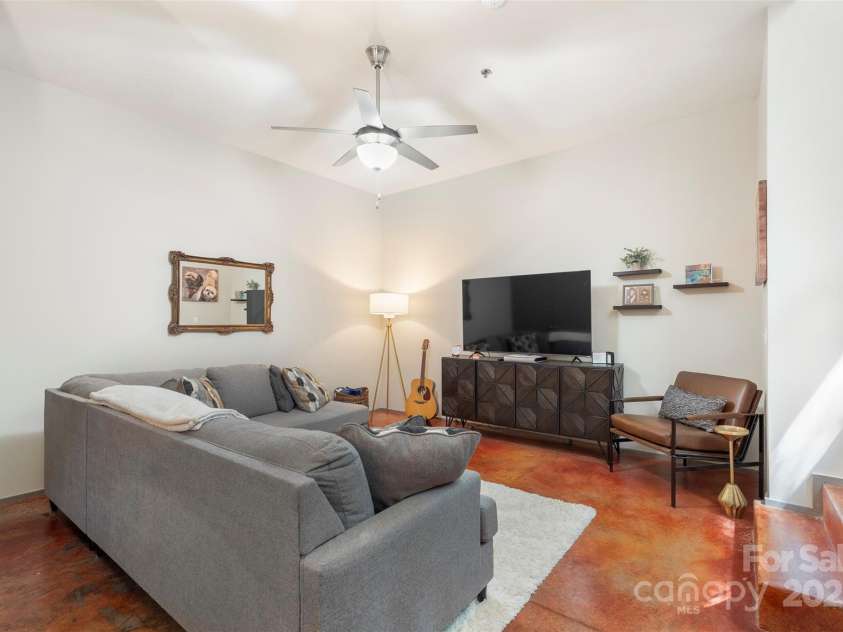 297 Mcdonald Avenue, Charlotte, NC 28203.  MLS# CAR4271167, YatesRealty ID 21769. 