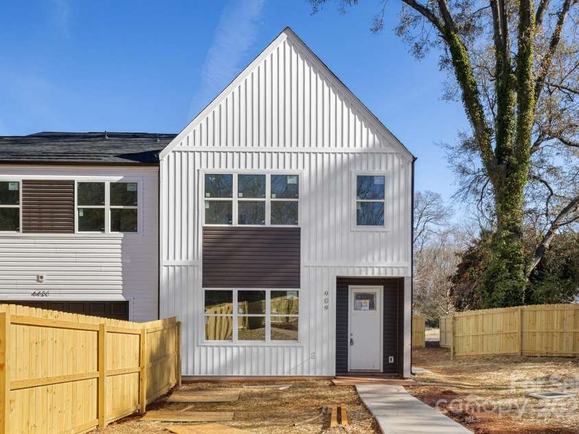 909 Hoskins Road, Charlotte, NC 28208.  MLS# CAR4331213, YatesRealty ID 2177. 