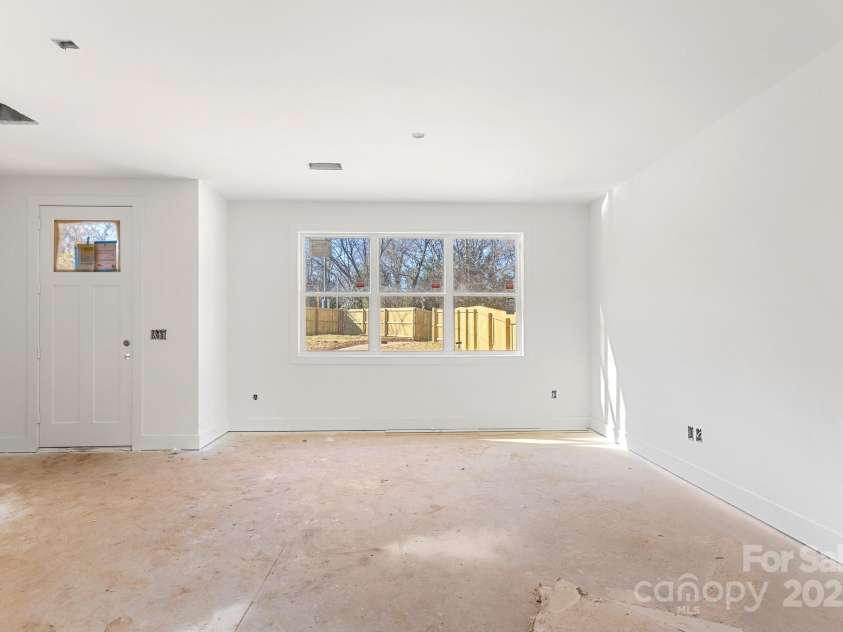 909 Hoskins Road, Charlotte, NC 28208.  MLS# CAR4331213, YatesRealty ID 2177. 