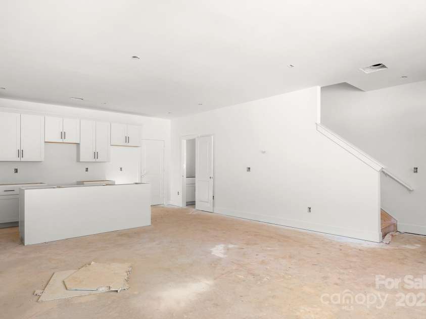 909 Hoskins Road, Charlotte, NC 28208.  MLS# CAR4331213, YatesRealty ID 2177. 