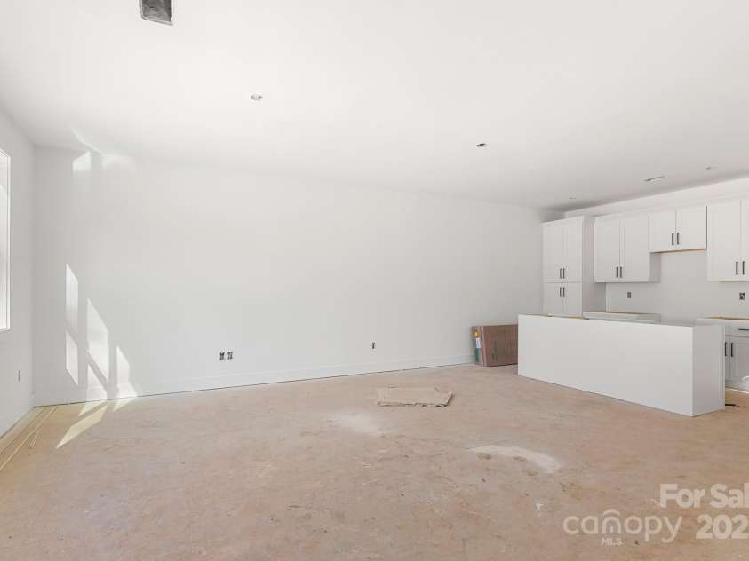 909 Hoskins Road, Charlotte, NC 28208.  MLS# CAR4331213, YatesRealty ID 2177. 