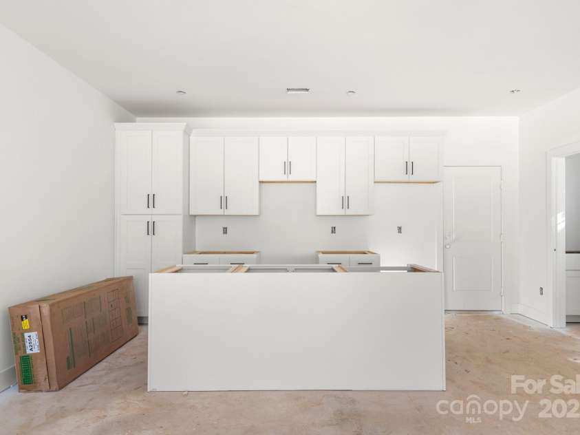 909 Hoskins Road, Charlotte, NC 28208.  MLS# CAR4331213, YatesRealty ID 2177. 