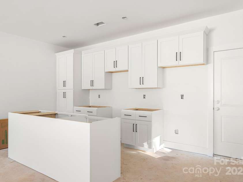 909 Hoskins Road, Charlotte, NC 28208.  MLS# CAR4331213, YatesRealty ID 2177. 