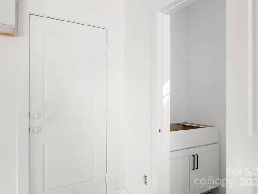 909 Hoskins Road, Charlotte, NC 28208.  MLS# CAR4331213, YatesRealty ID 2177. 