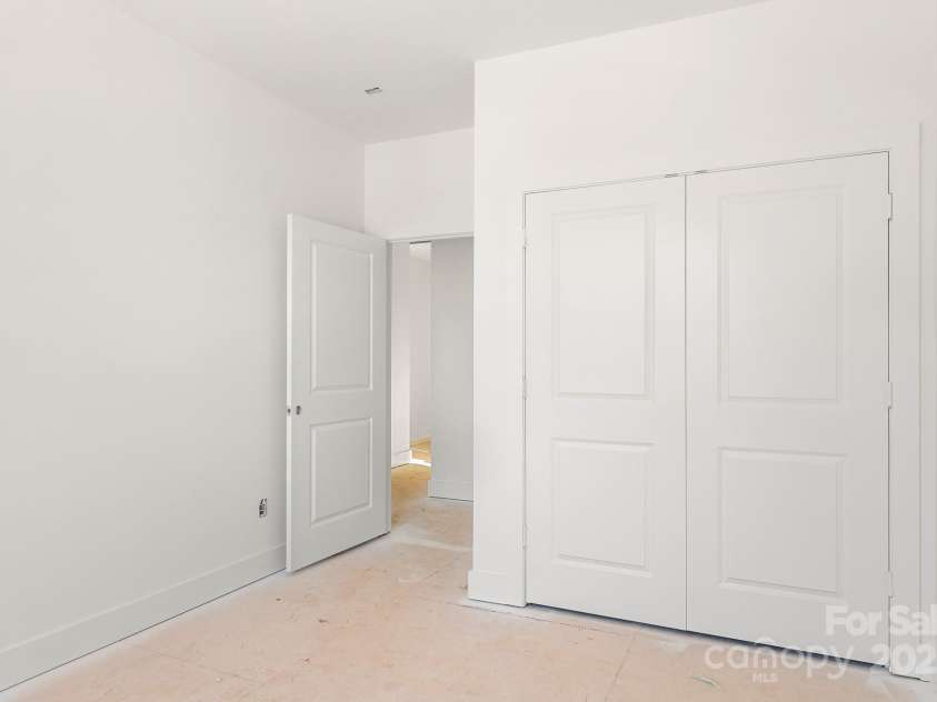 909 Hoskins Road, Charlotte, NC 28208.  MLS# CAR4331213, YatesRealty ID 2177. 